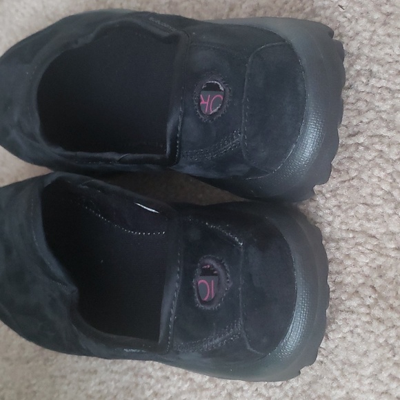 Beautiful, like new, Skechers black suede memory foam shoes - Picture 5 of 6